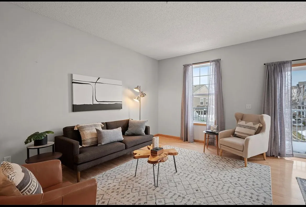 2 bed, 1.5 bath, 1573 sqft, $2,200 — Photo 3