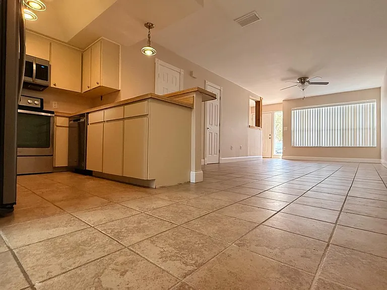 Living/dinning room