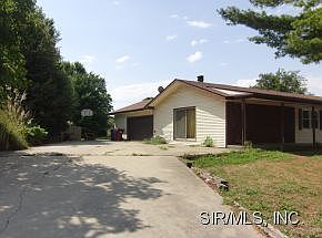 5th image of 422 Carroll Ln