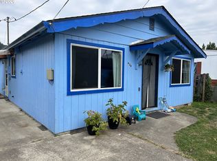 938 N 8th St, Reedsport, OR 97467