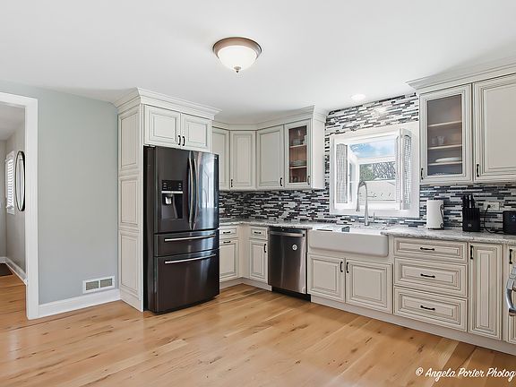 4th image of 201 Panama Ave