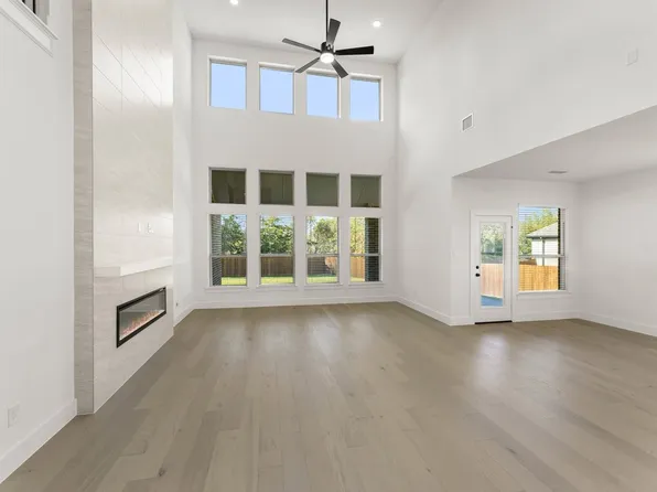 721 S Hidden Lakes Dr, Desoto, TX 75115