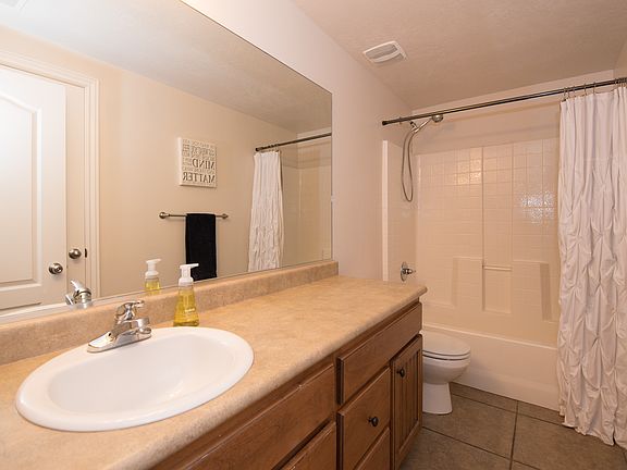 4th image of 2119 W Woodberry Dr