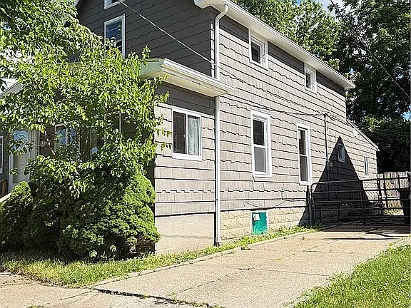 3 bed, $1,600 — Photo 2