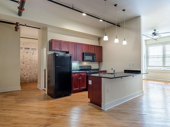 4th image of 412 Jackson St APT 405