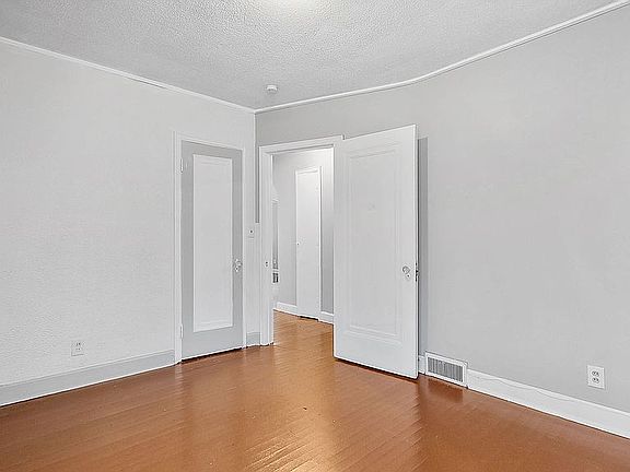 5th image of 9711 Greensboro St