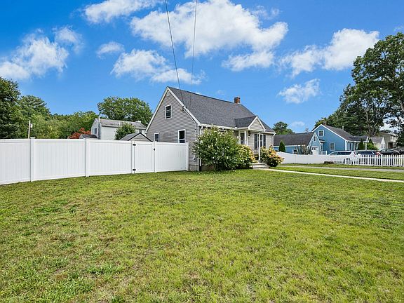 3rd image of 38 Oakdale Rd
