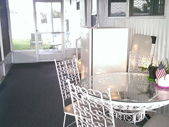 Screened Florida room entry