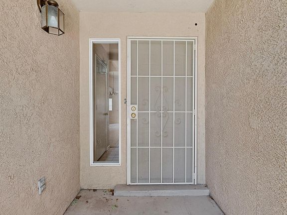 4th image of 900 Copperhead Ct NE
