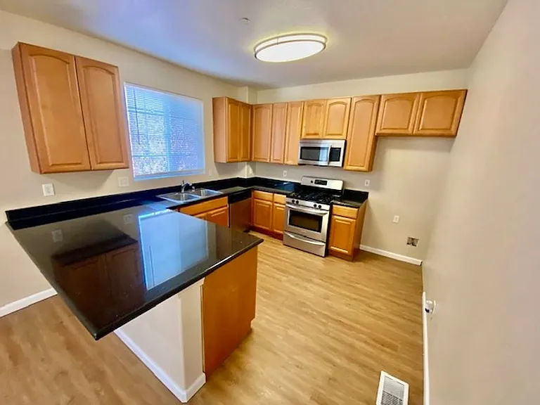 1301 Esmond Ave — Photo 2