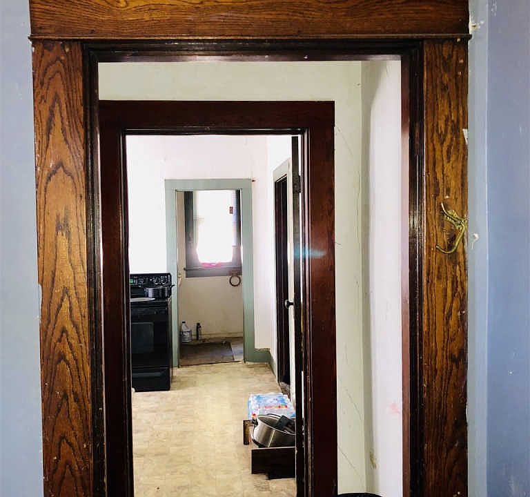 2nd image of 960 E Blackford Ave