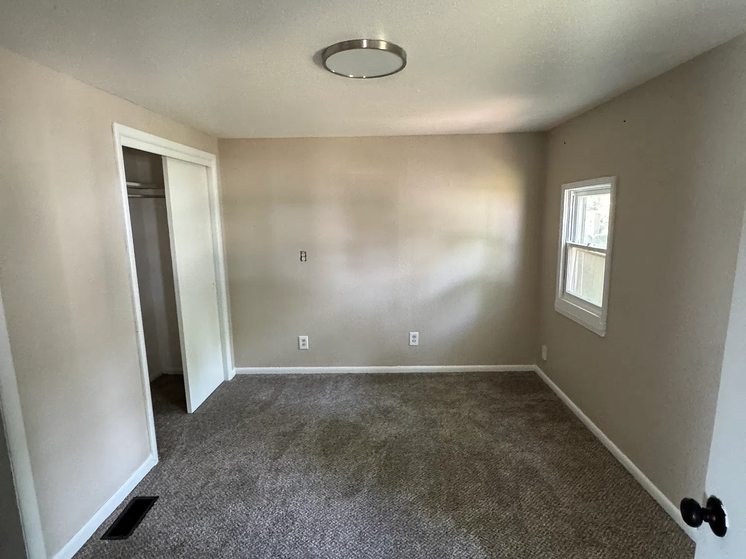 2 bed, 1002 sqft, $1,200 — Photo 4
