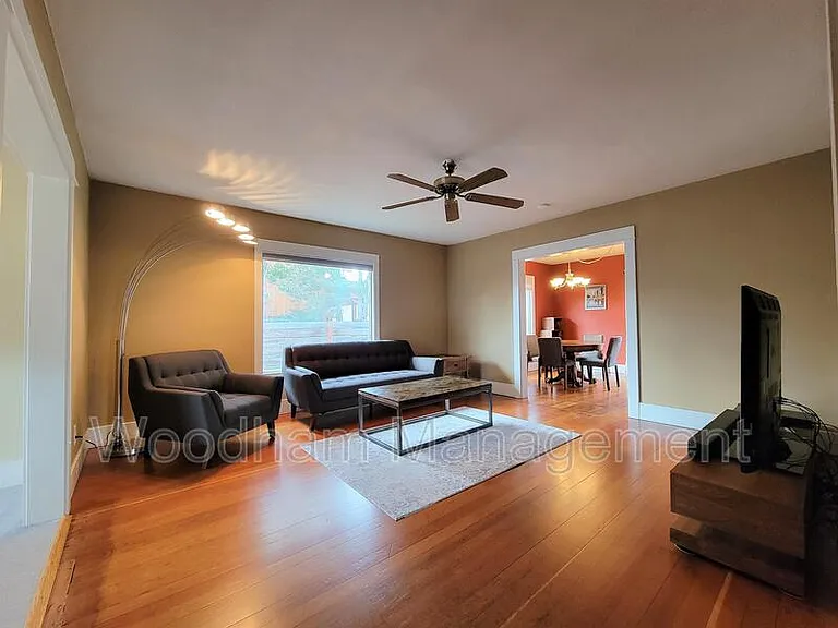 407 N Broadway Ave — Photo 11