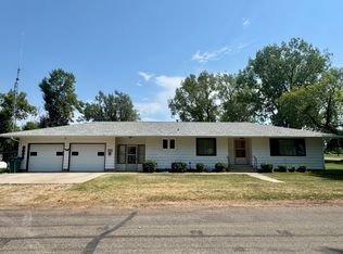 145 4th Ave SE, Leeds, ND 58346