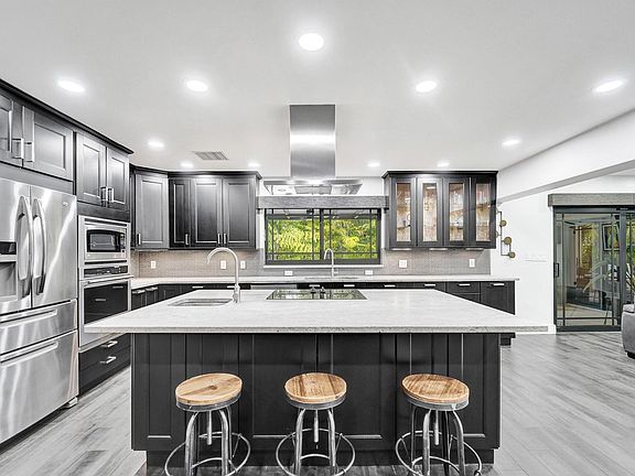 4th image of 2309 NE 12th Court