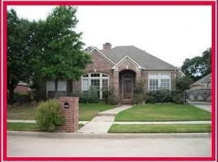 8521 Castle Creek Rd, North Richland Hills, TX 76180