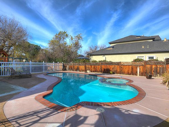 5th image of 629 Randys Cir