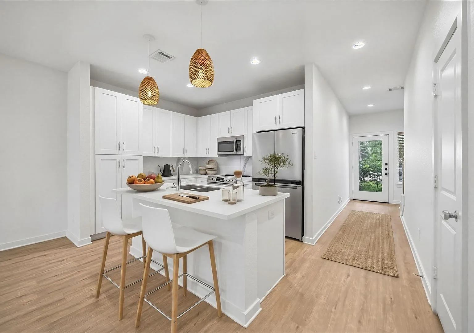 Move-in Ready home in Northside for Lease! — Photo 2