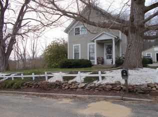 8 Church St, Wales, MA 01081