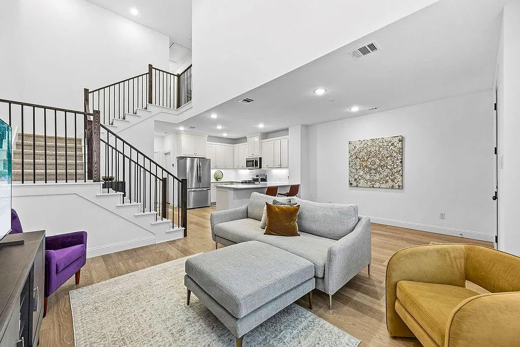 2 bed, 2.5 bath, 1581 sqft, $2,800 — Photo 4