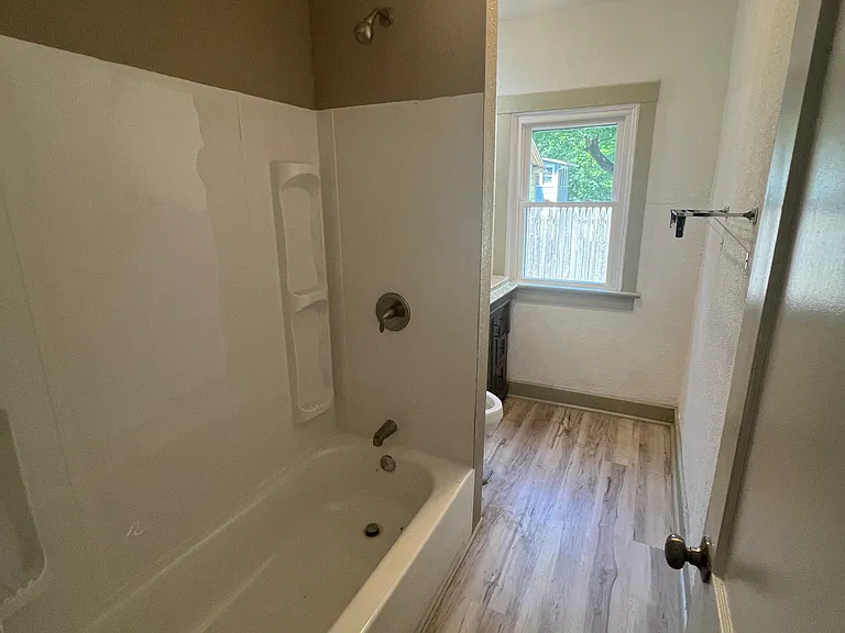 630 Willis Ave #1-2-4 — Photo 11