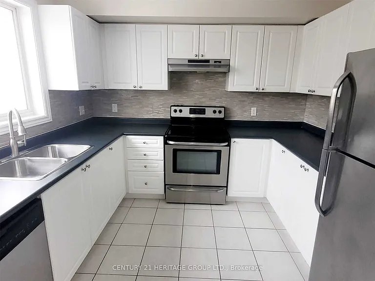 53 Ferndale Dr S #4 — Photo 5