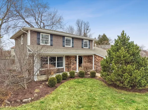 923 Mayfair Dr, Libertyville, IL 60048