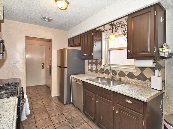 5th image of 1114 W Austin St