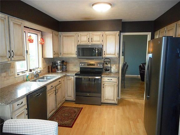 3rd image of 1122 Squire Ln