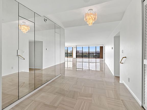 4th image of 1900 Consulate Place #1004