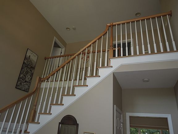 4th image of 245 River Farm Dr