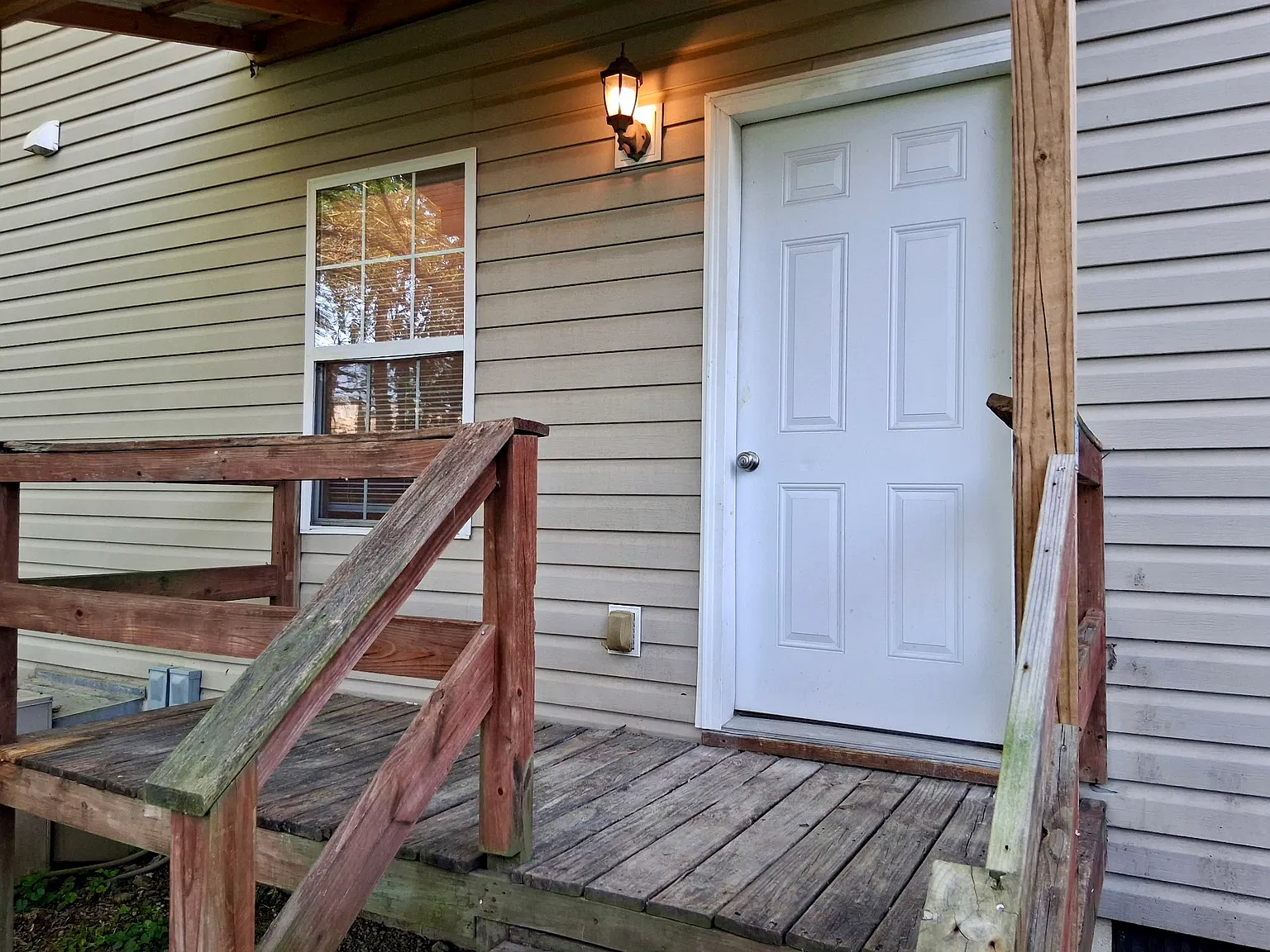 3 bed, 1.5 bath, 1200 sqft, $1,100 — Photo 2