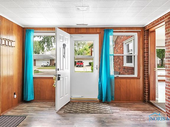4th image of 402 Parkwood Dr