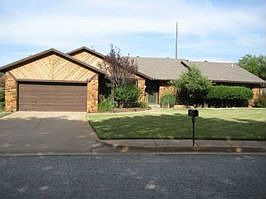 Home for Sale in Edmond, Oklahoma $185,000