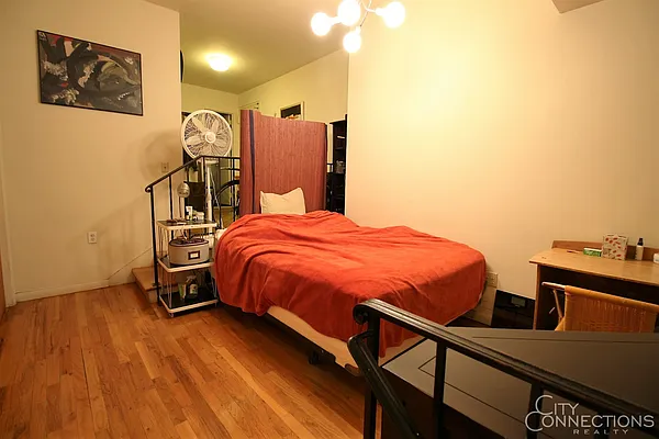 Rented by City Connections Realty | media 3