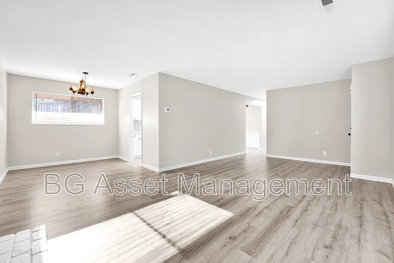 3 bed, 2.0 bath, 1326 sqft, $3,595 — Photo 3