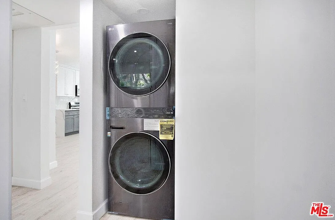 2 bed, 2.0 bath, 900 sqft, $5,100 — Photo 3