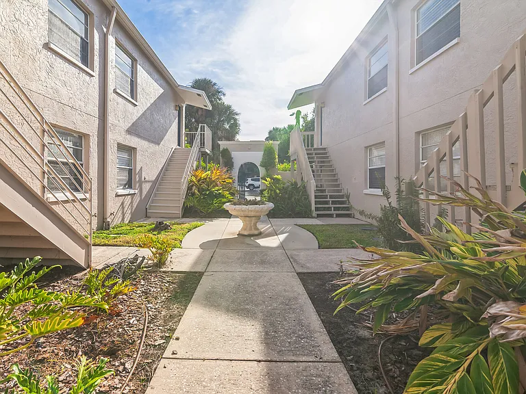 408 S Tampania Ave — Photo 37