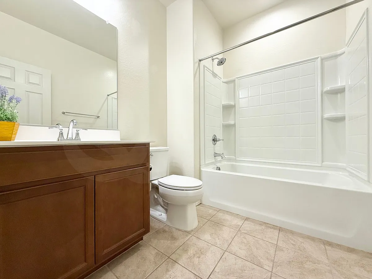 4 bed, 3.0 bath, 1801 sqft, $2,195 — Photo 2