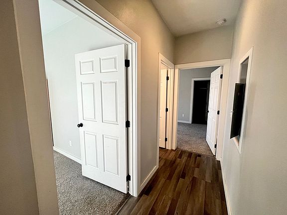 5th image of 607 N Ruby St #1