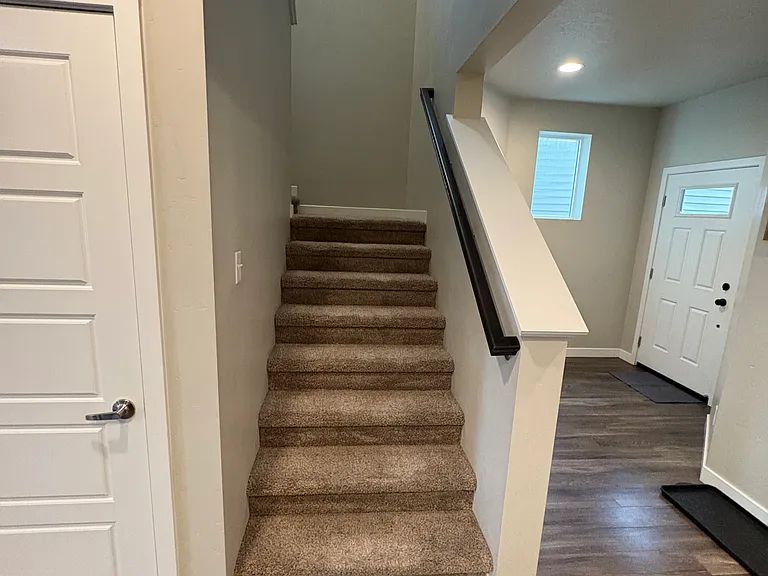 1928 N Justin Ave — Photo 6