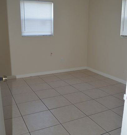 5th image of 3050 NW 17th Ct