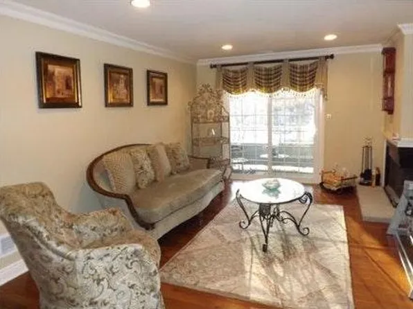 1706 Tanglewood Ct #1706, Helmetta, NJ 08828