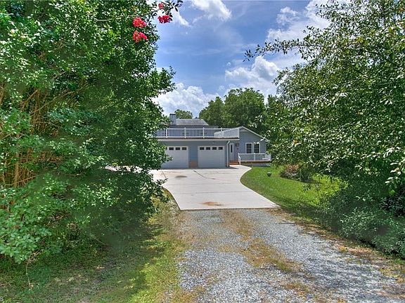 3rd image of 211 Andrea Dr