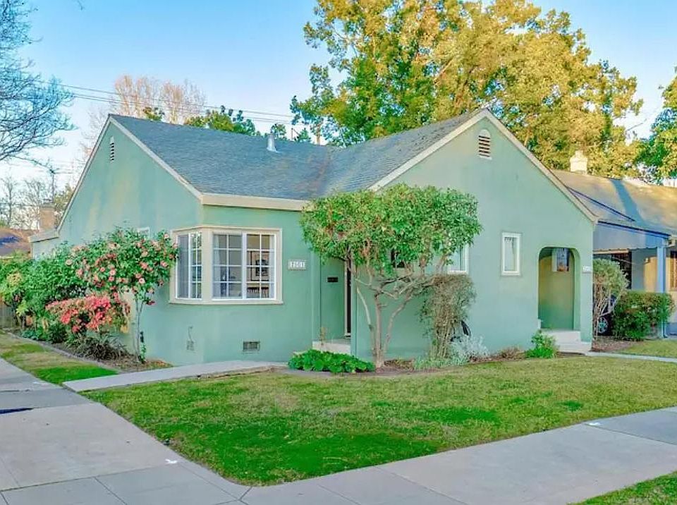 Corner lot duplex