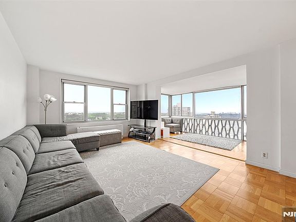 3rd image of 2100 Linwood Ave APT 19V