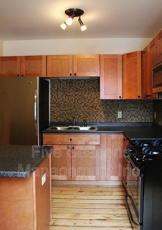 4 bed, 2.0 bath, 1100 sqft, $4,400 — Photo 2