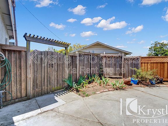 2nd image of 211 Oakmore Ct #P