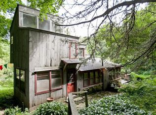 1227 Abbe Hills Rd, Mount Vernon, IA 52314