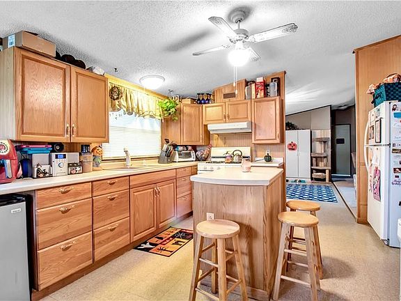 3rd image of 68 Harmony Ln